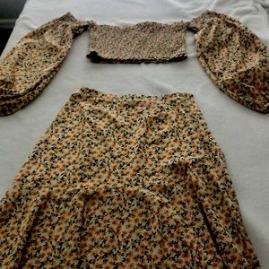 Never been worn. Two piece yellow flower pink Lily Womens dress.